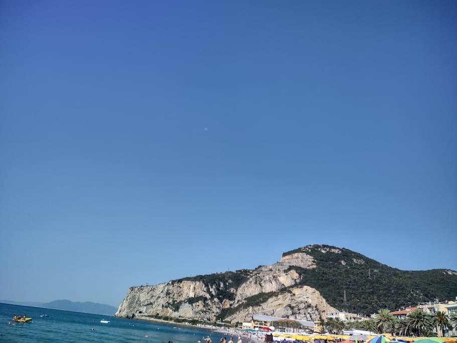 Silver Sands Finale Ligure - Traditional Apartment - 4 Beds & Terrace By The Beach Ngoại thất bức ảnh